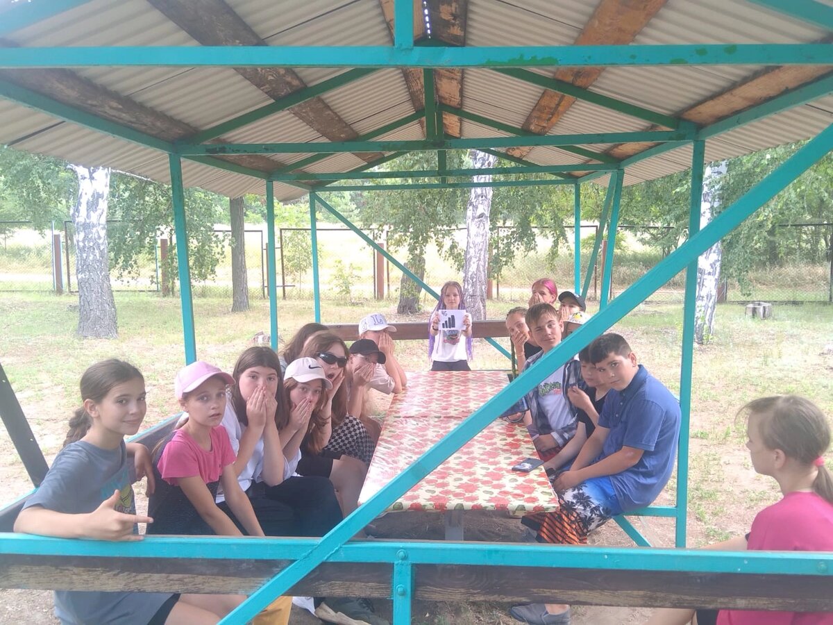 Наш отряд "Dance for life" в беседке. 