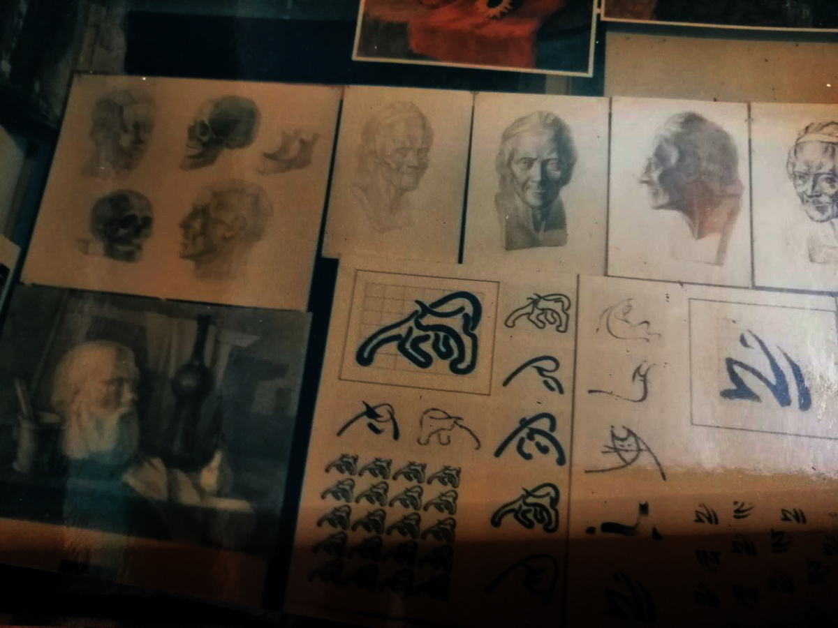 Это мой работы с просмотра в институте, 1 курс. Простите за качество фотографии :(