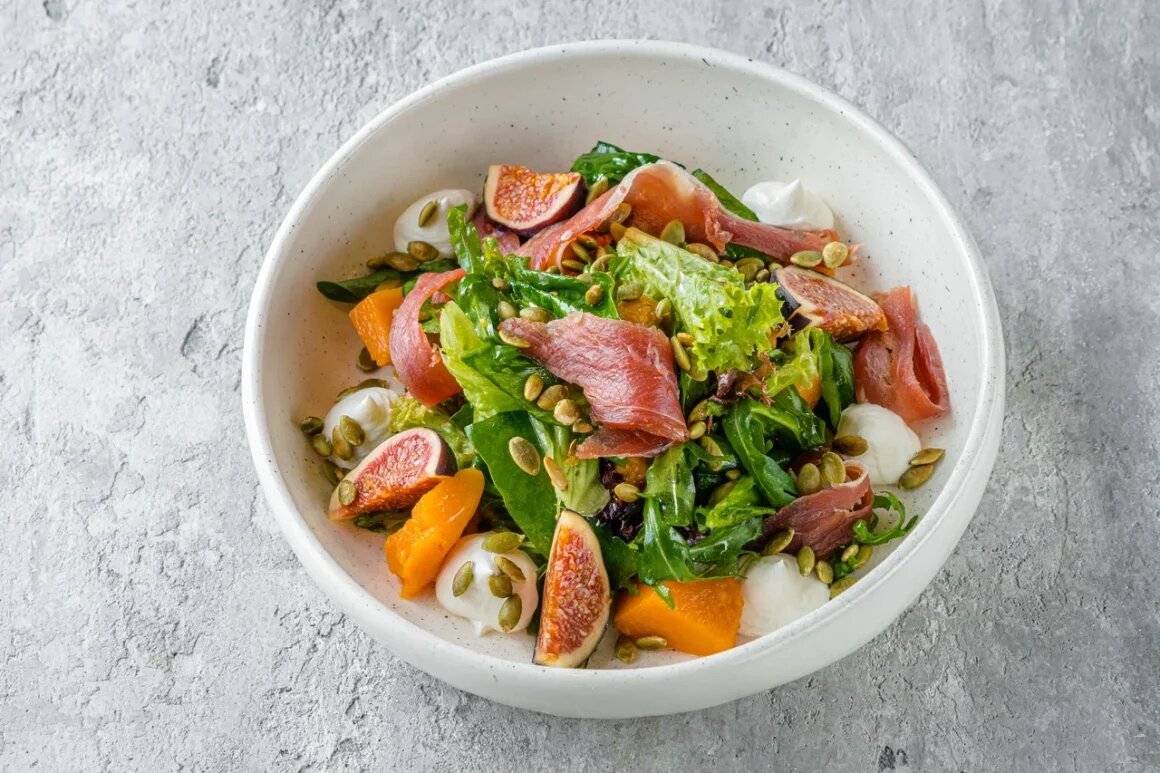    алат с тыквой, копченой уткой и инжиром. Freedom Strength Beauty