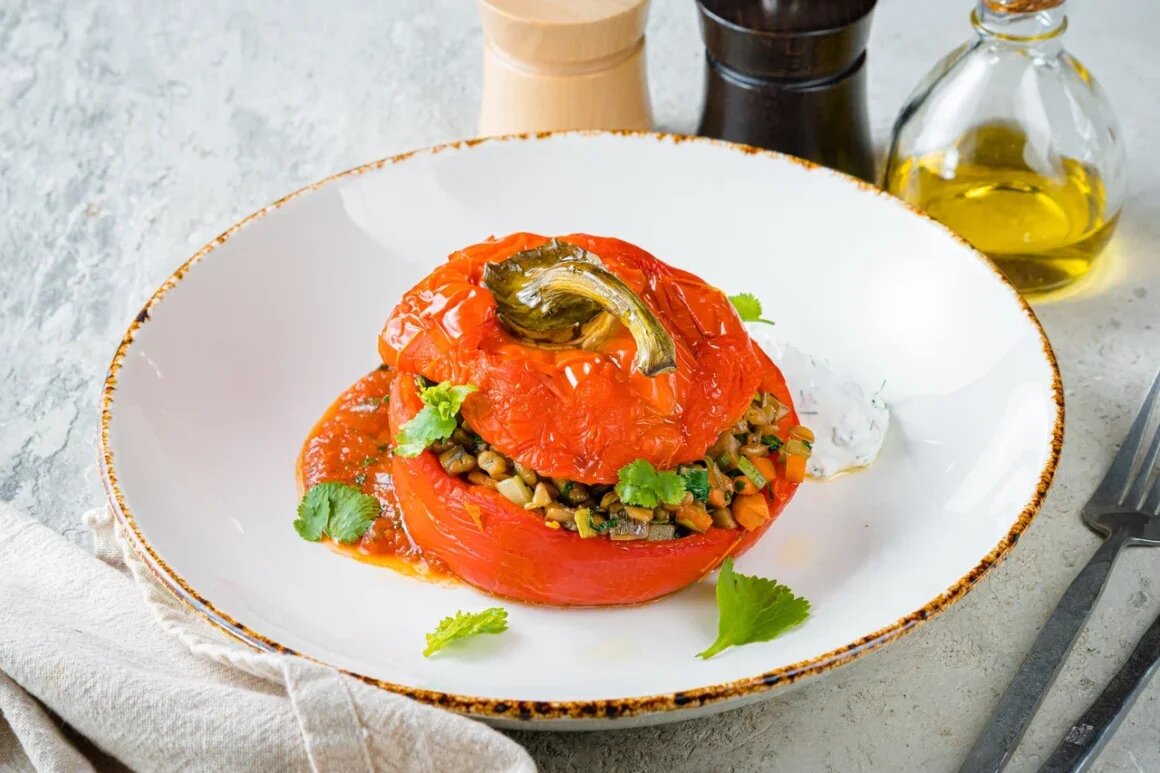    Перец фаршированный. Свои рецепты предоставил шеф-повар ресторана VESNA Novaya Riga Евгений Коновалов. Freedom Strength Beauty