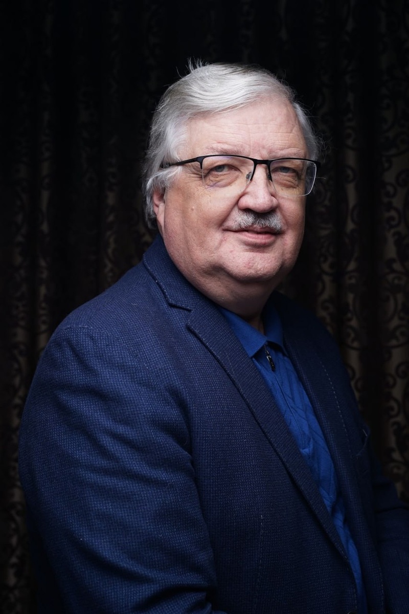    Главный редактор издательства «Вече» Сергей Дмитриев – автор нескольких книг, затрагивающих тему гибели Грибоедова.