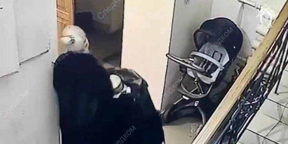 Катя таскает бочки из квартиры. фото: картинки яндекса.