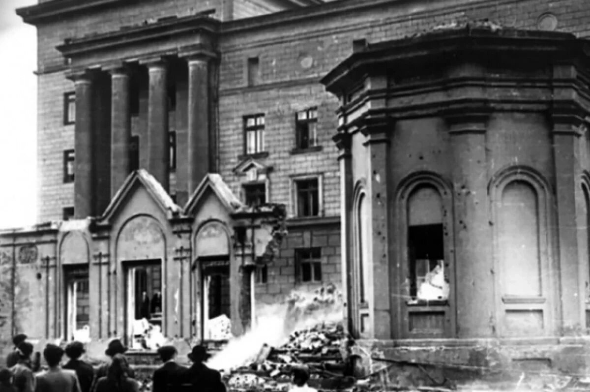    Часовня у здания краевого правительства, фото 1935 года.