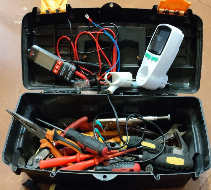 Примерный набор того, что вам может понадобиться для ремонта СМА