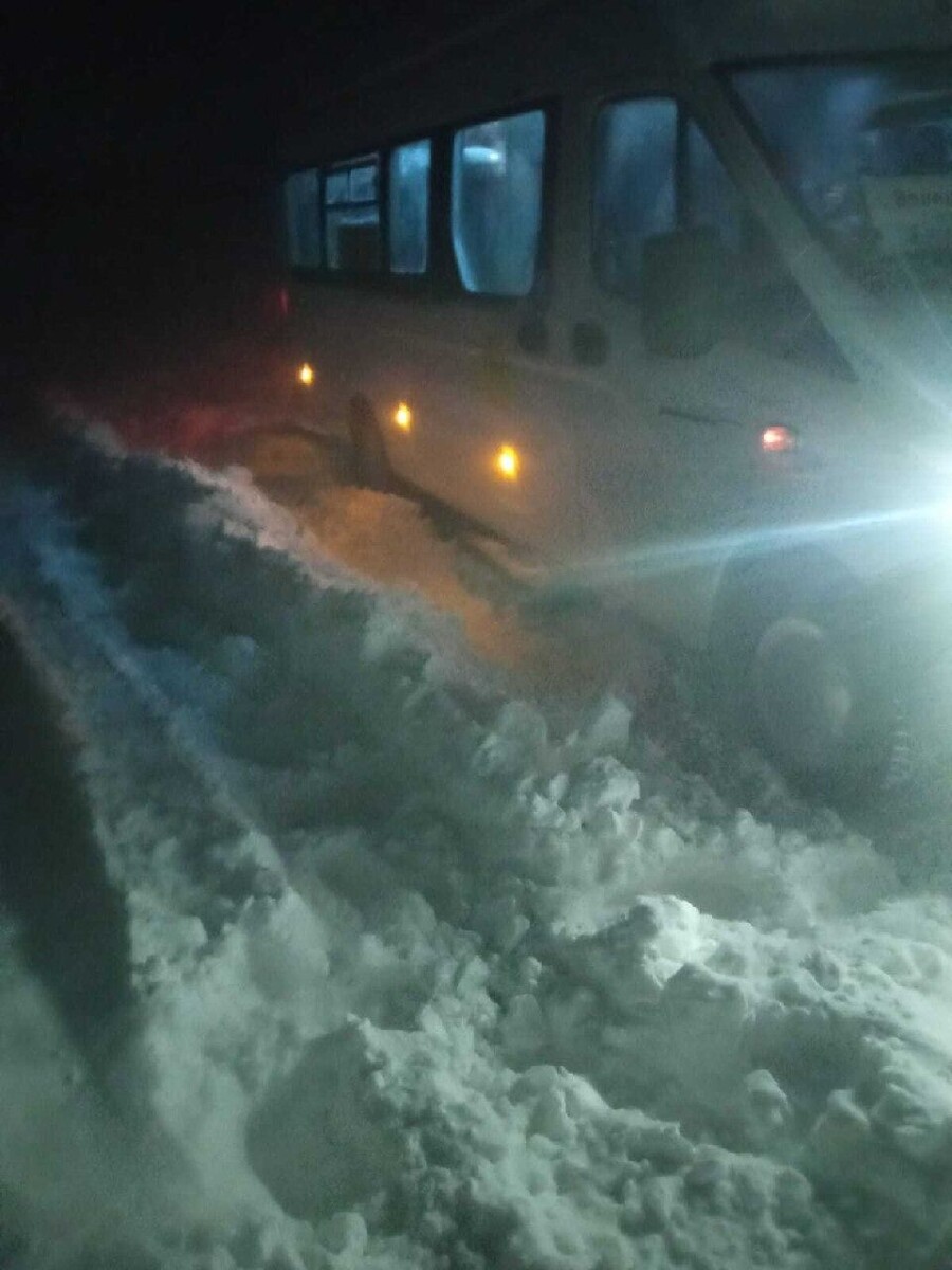    Застрявший автобус. Источник: t.me/ugochs22