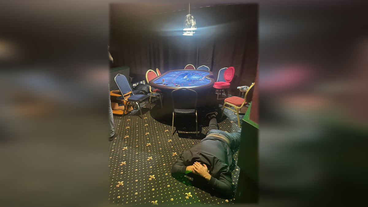     В Красноярске 5 крупье и охранник получили условные сроки за работу в нелегальном казино