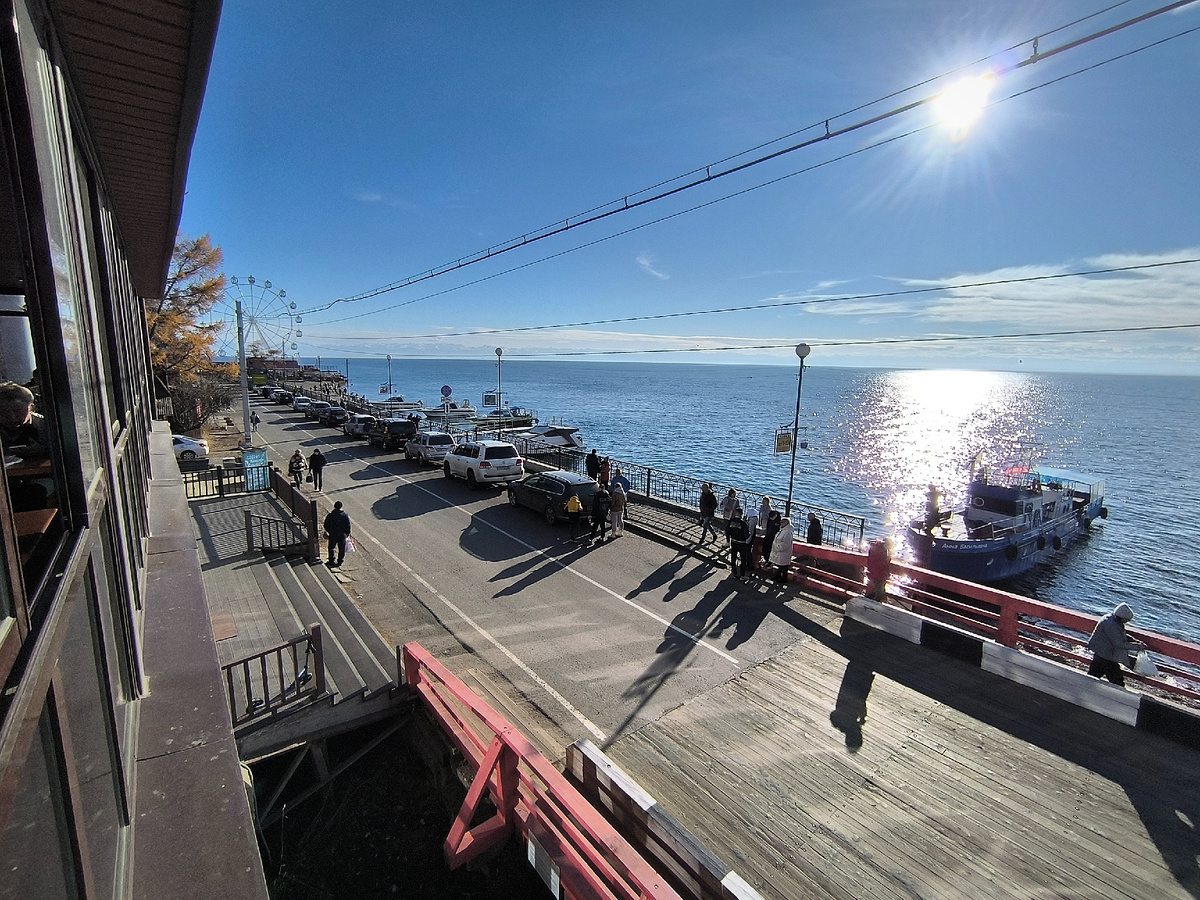 А там, где кончается «Байкальское море», начинаются горы... А кажется, что это облака на горизонте. (© Анна, «Маяк энерджайзера»)