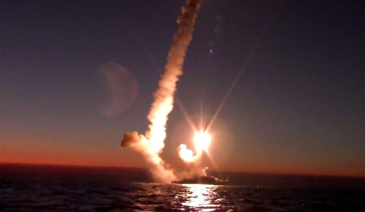     Запуск "Калибра". Источник: gazeta.ru Автор фото: Пресс-служба Минобороны РФ