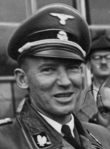 Карл Отто Густав Вехтер, с 17 августа 1918 по апрель 1919 года — барон фон Вехтер (8 июля 1901, Вена — 14 августа 1949, Рим) — австрийский юрист, деятель НСДАП и СС, с мая 1944 группенфюрер СС и генерал-лейтенант полиции
