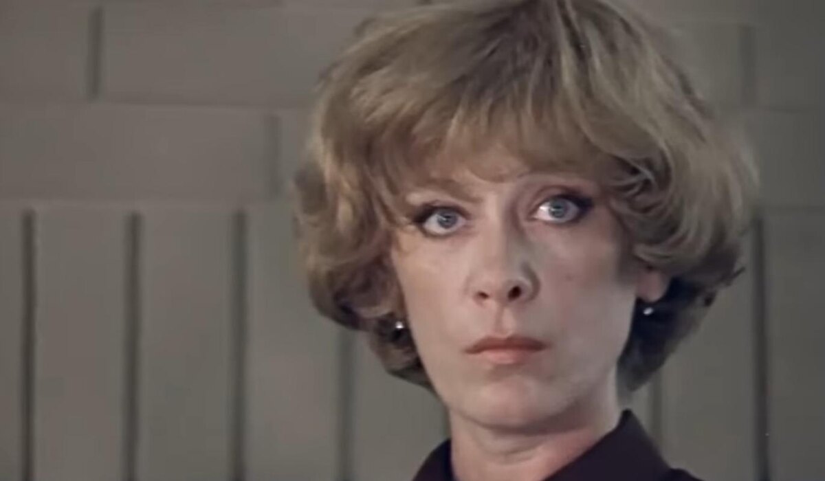     Звезде фильма "Чародеи" Екатерине Васильевой потребовалась скорая помощь