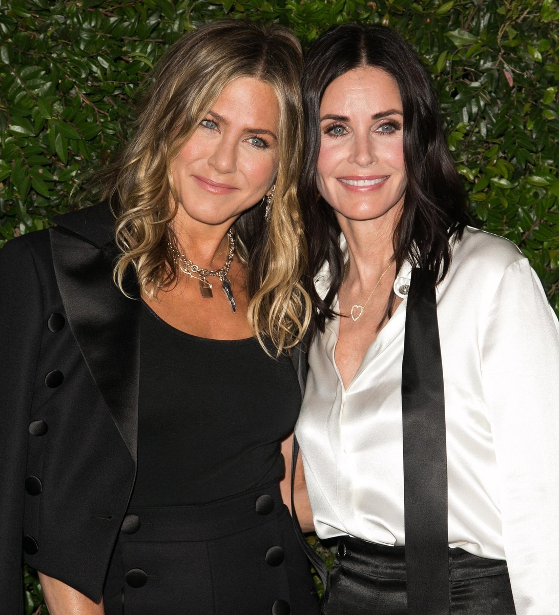    Дженнифер Энистон и Кортни Кокс