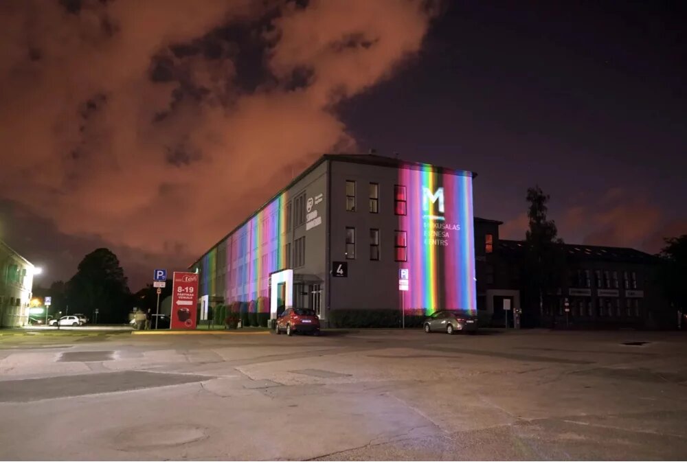 Проекции на фасад зданий