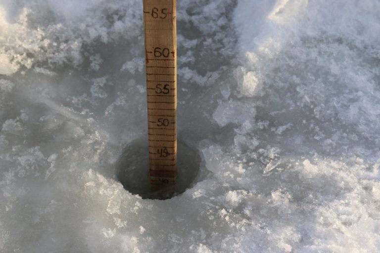    Толщина льда на Урале возле Оренбурга составляет 27 сантиметров Оренбуржье