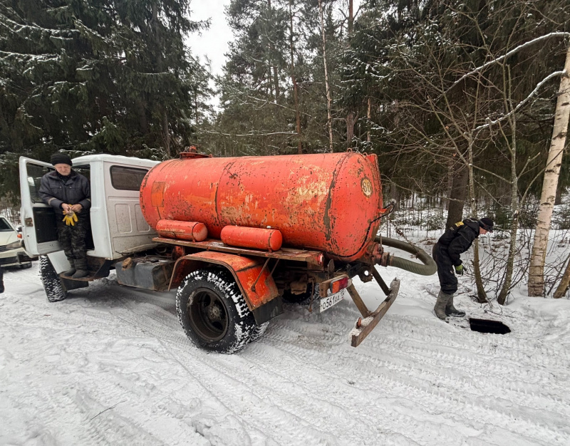    Власти Лахденпохьи приехали посмотреть на исток реки нечистот