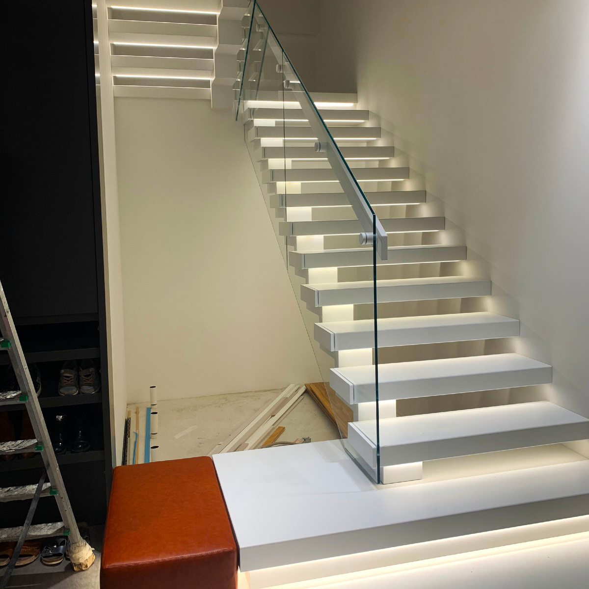 Лестница со стеклянными ограждениями СтаирсПром