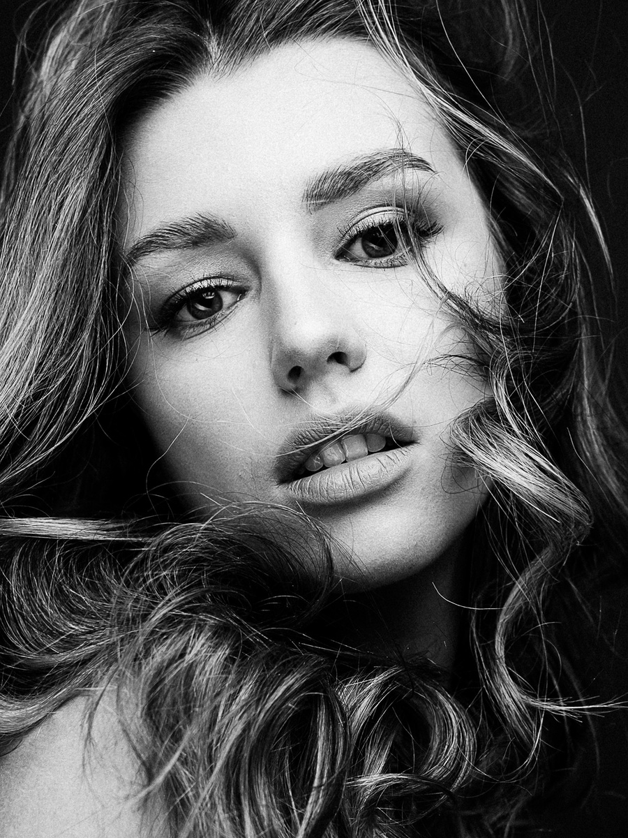 Martin Krystynek - Sensual Beauty - Leica Q2 + Summilux 28 f/1.7 Asph - 1/500 sec, aperture 2.8, ISO 100