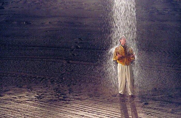 Труман Бёрбанк (Jim Carrey). Источник - kinopoisk.ru