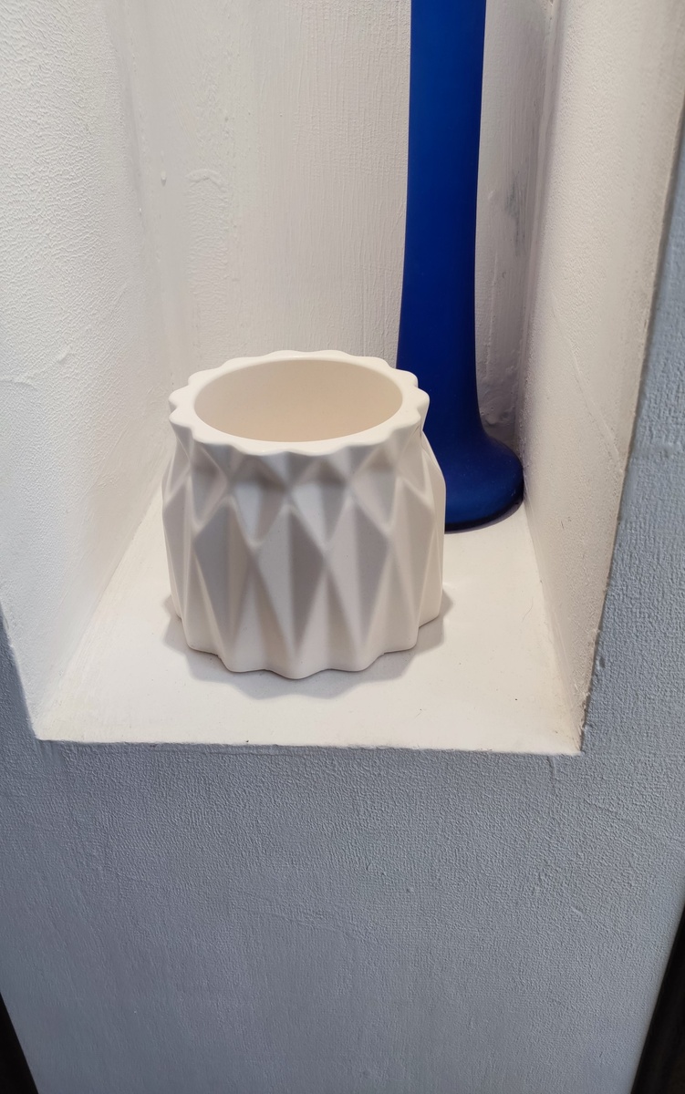 Кашпо без покраски и грунтовки из марки гипса F16