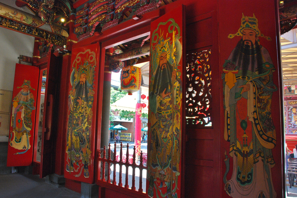 Двери с изображением Мэншэнь