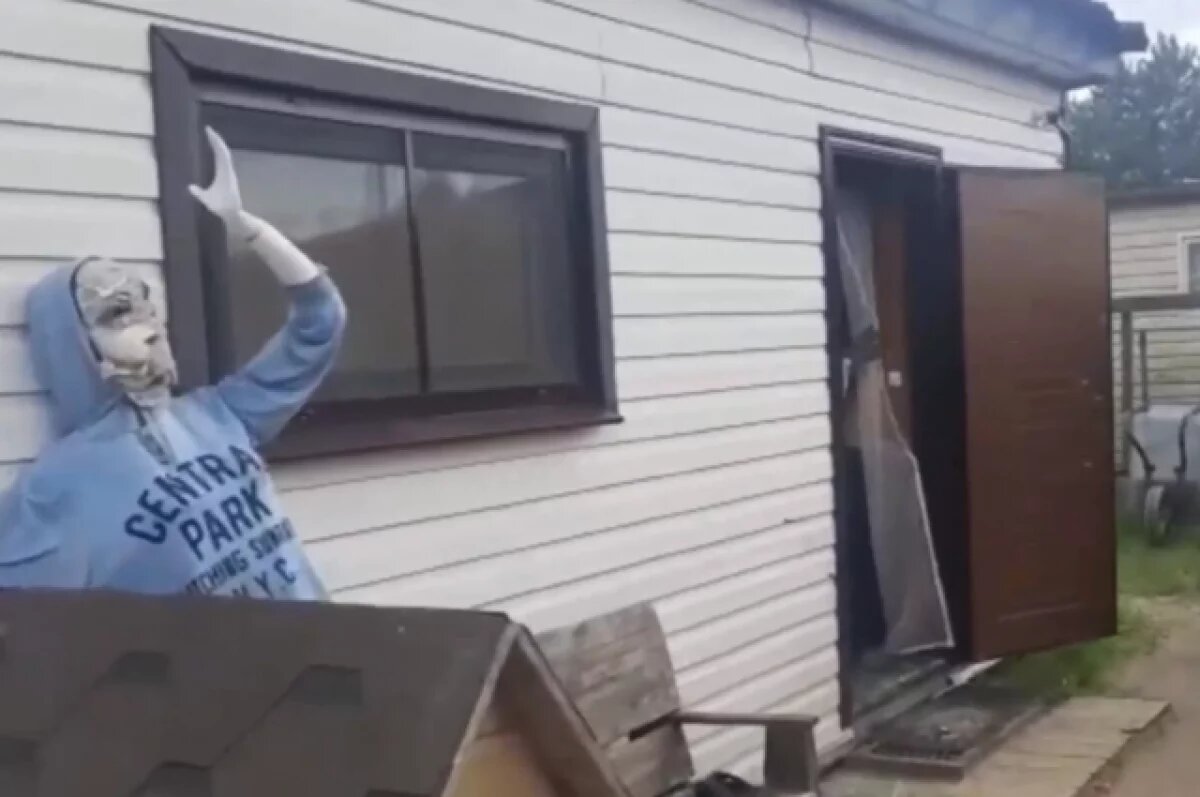    Вход в жилище одного из «плантаторов».