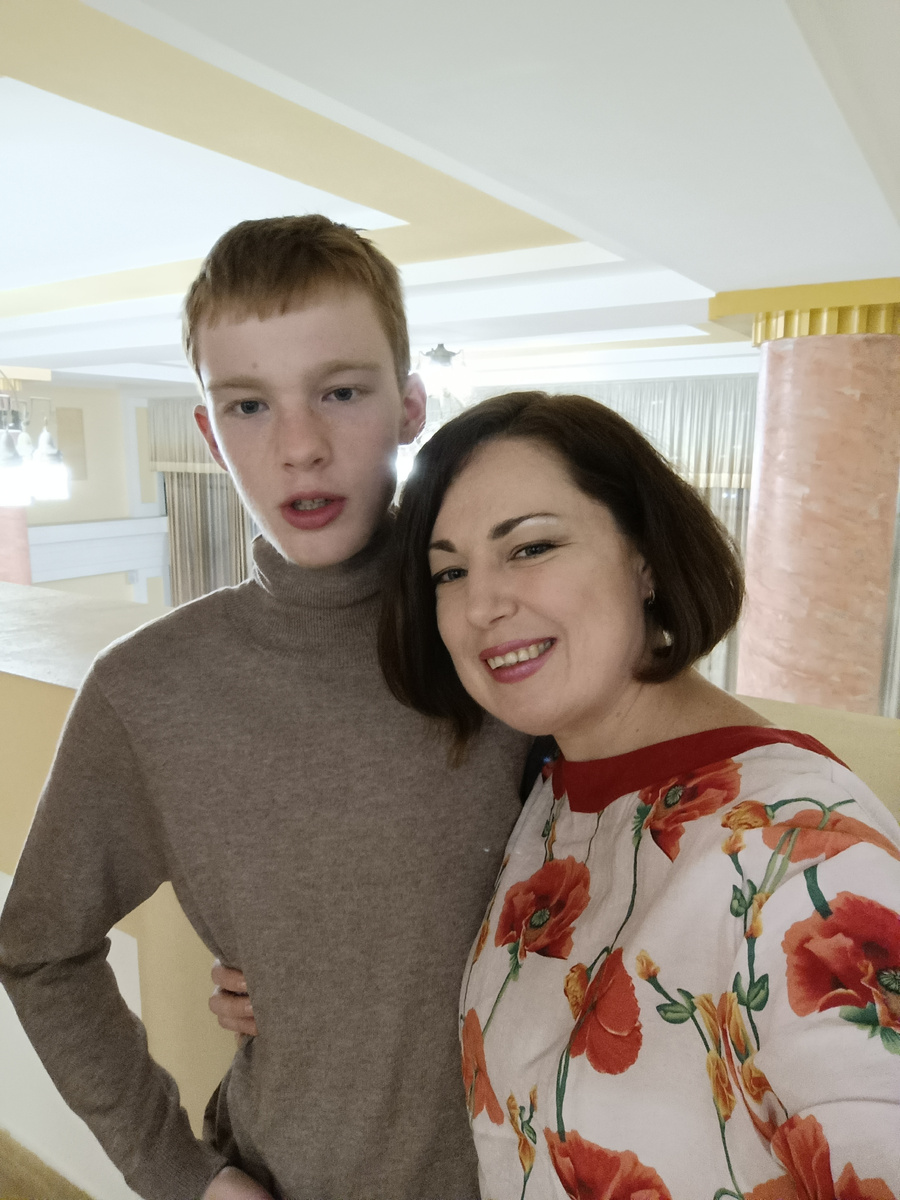 А мне так нравится моё прошлогоднее. Я бы снова в нем пошла. Но нет. Запретили🤷‍♀️