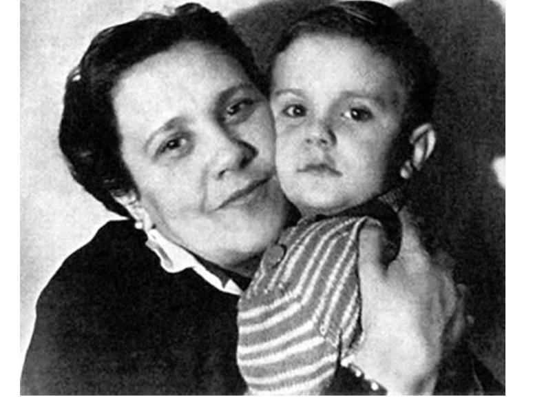  Наталья Кончаловская с сыном Никитой, конец 40-х годов