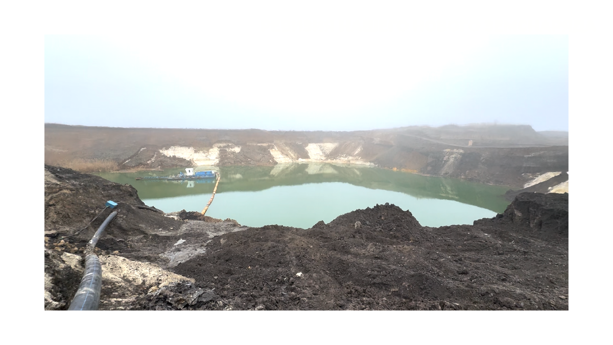 Земснаряд на песчаном карьере