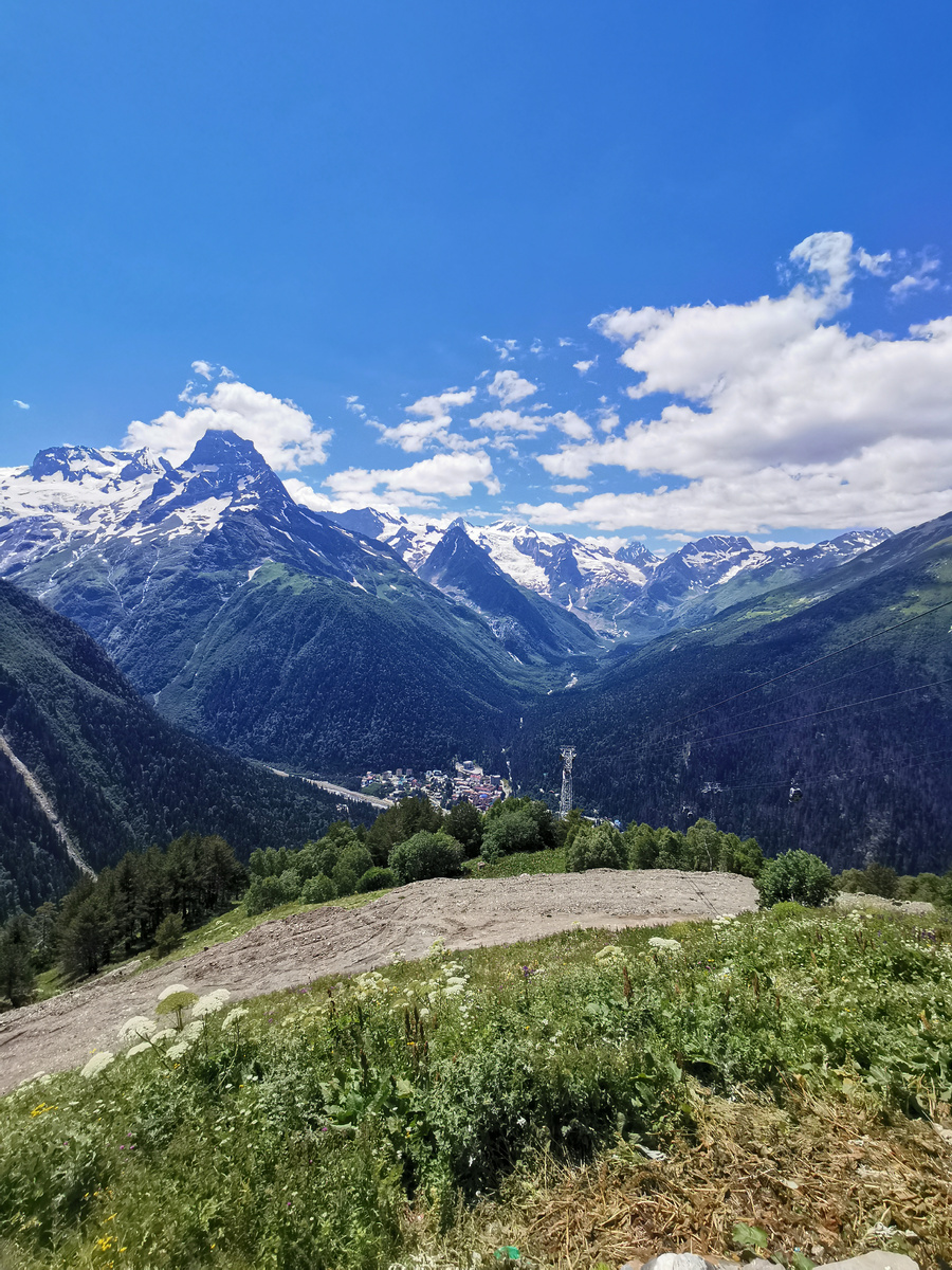 Вид на горы Домбая - потому что хочу :) 