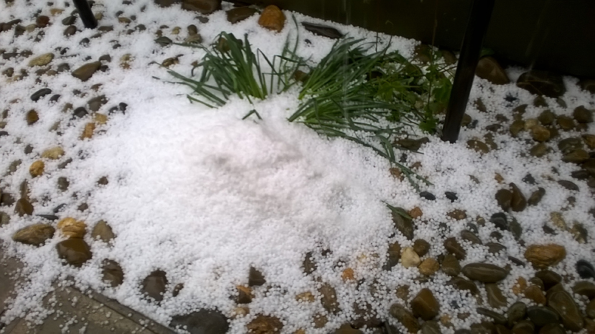 Снег в виде града. Как обухом по голове!