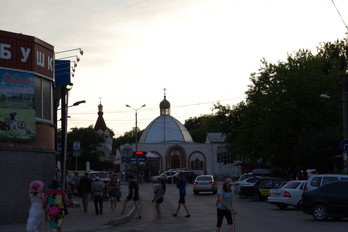 Площадь между центральным рынком и кладбищем. Фото Сергея Малышева.