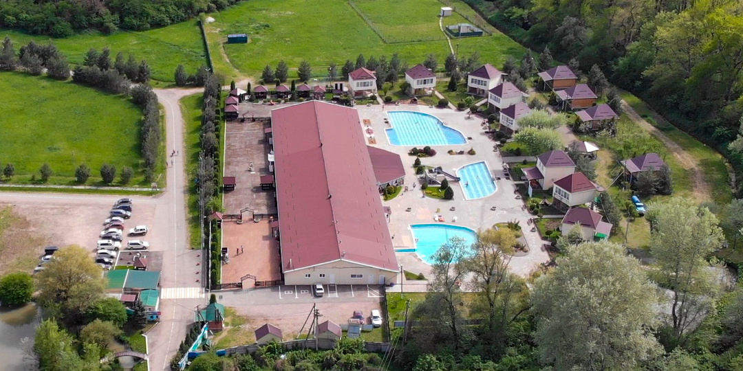 Хуторок - кубанский колорит среди буйной зелени.