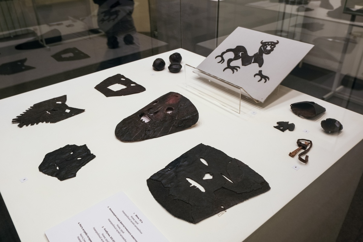 Комплекс масок на выставке «Средневековое кожевенное ремесло: от Великого Новгорода до Свияжска.». XIIIв. Кожа, крой.