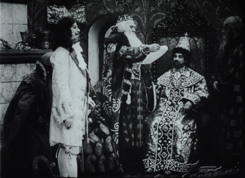 Шведский посол, Борис Морозов и Алексей Михайлович. Кадр из фильма «Трёхсотлетие царствования дома Романовых» (1913).