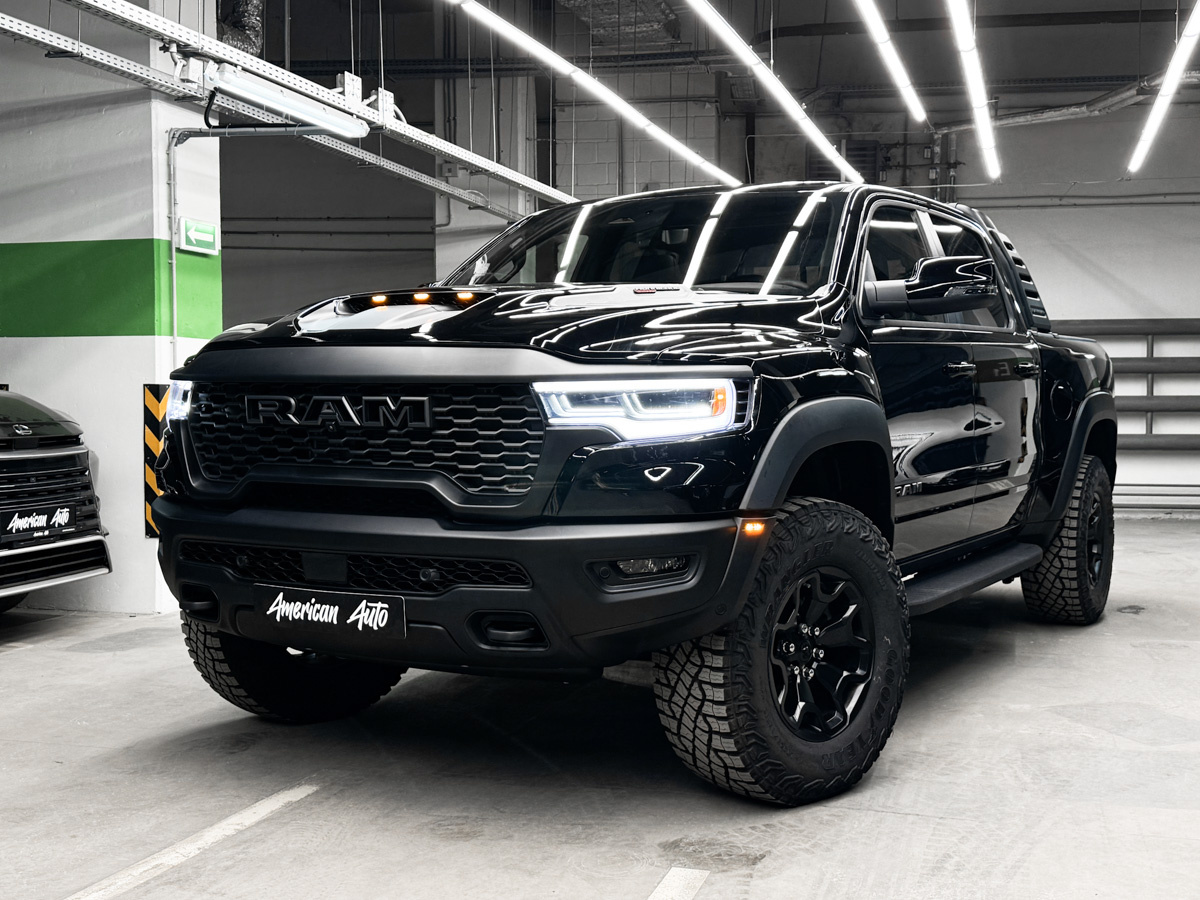 Ram RHO в цвете Diamond Black Crystal-Pearl Coat