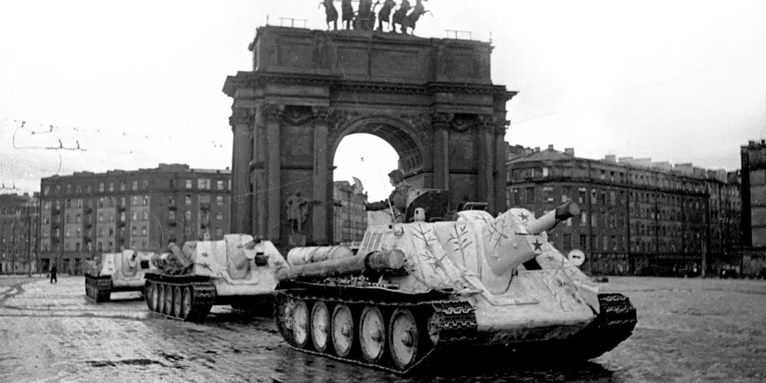 «Танки» у Нарвских ворот: история одной фотографии