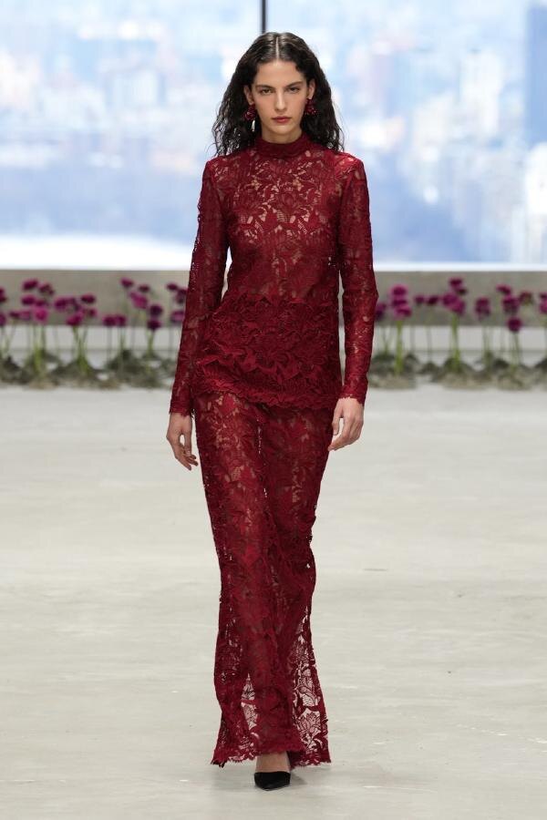 Carolina Herrera осень-зима 2025-2026 на Неделе моды в Нью-Йорке FW25 (10 февраля 2025 г.).