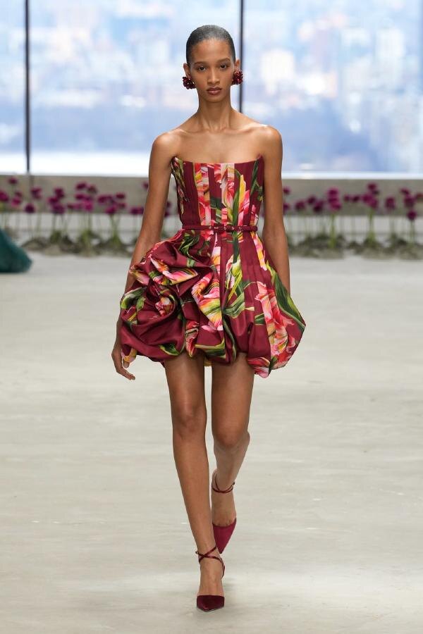 Carolina Herrera осень-зима 2025-2026 на Неделе моды в Нью-Йорке FW25 (10 февраля 2025 г.).