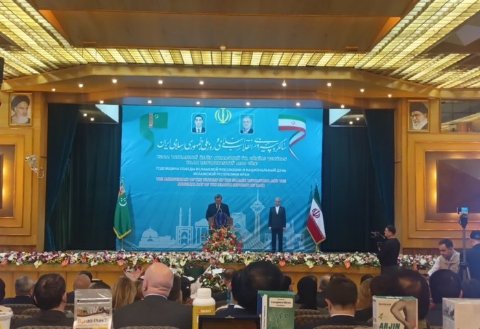 Министр иностранных дел Туркменистана Рашид Мередов выступает с речью в посольстве Ирана в Туркменистане во время празднования национального праздника Исламской Республики Иран - Дня Революции, 10 февраля 2025 года, Ашхабад, Туркменистан. (Фото: БТ)
