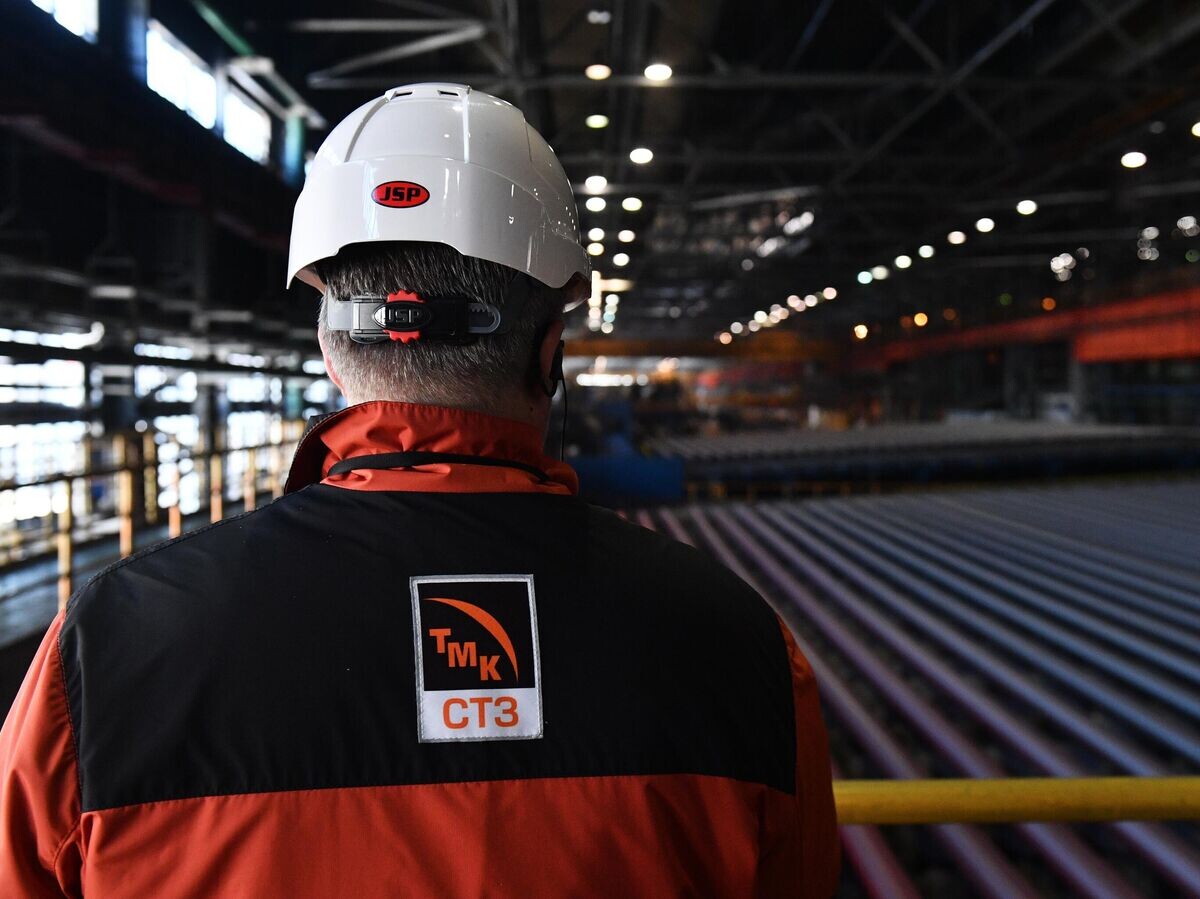    Работа в цехе Северского трубного завода в городе Полевской Свердловской области© РИА Новости / Павел Лисицын