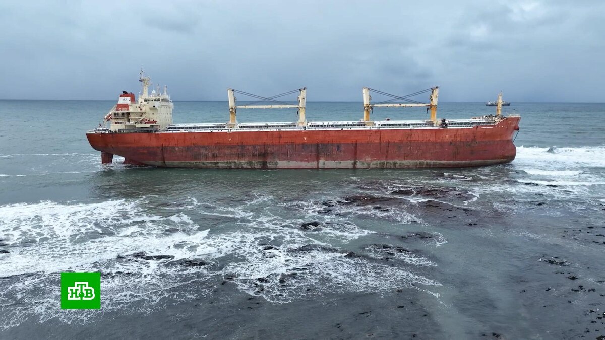    На Сахалине не выявили разлива нефтепродуктов в районе севшего на мель судна