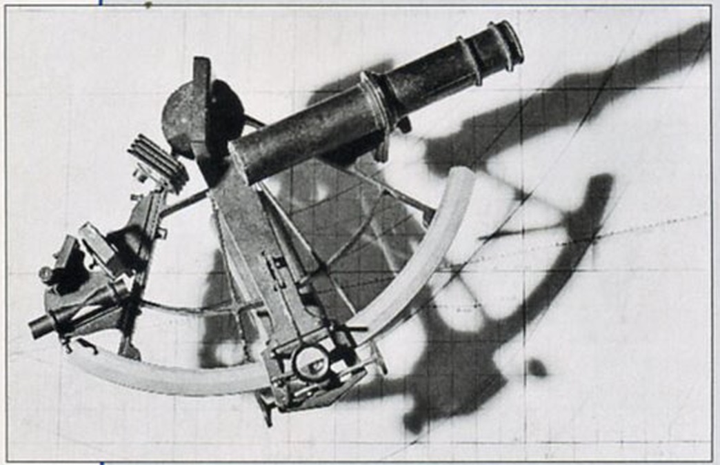 с помощью этого секстанта Браун смог измерить высоту звезд над горизонтом и таким образом определить их положение