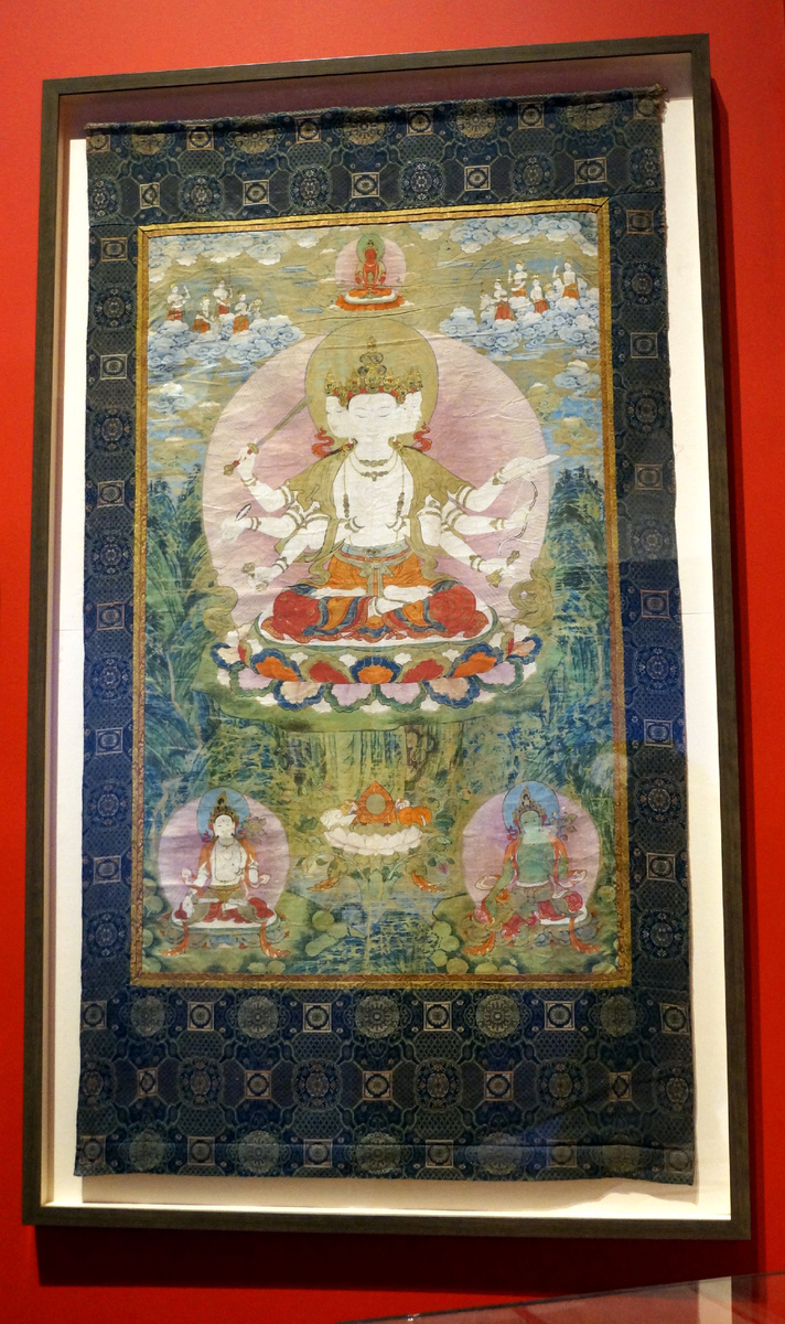 Махапратисара. Китай, династия Цин, XVIII в. ГМВ, Москва. Учётный номер: ГМВ КП 26038, инв. 8318 II, ГК 4435002. Выставка "Твердыня пламенная", ГЭ, Санкт-Петербург (20.11.2024-2.03.2025). Фотография автора.