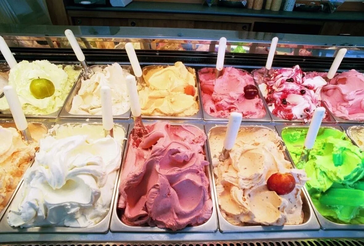 Мороженое в кафе