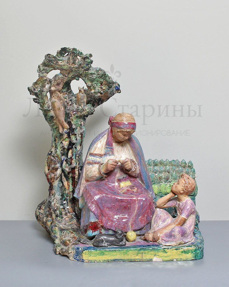 Большая скульптура «Маленький А. С. Пушкин с няней Ариной Родионовной», майолика, СССР, 1950-60 гг. Фото c нашего сайта dvaveka.ru