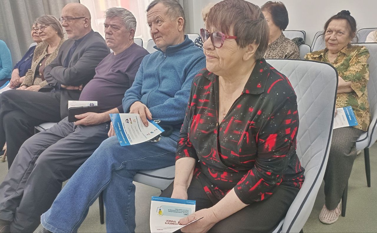    Всегда начеку: «Ростелеком» научил пожилых югорчан создавать надежные пароли и распознавать дипфейки