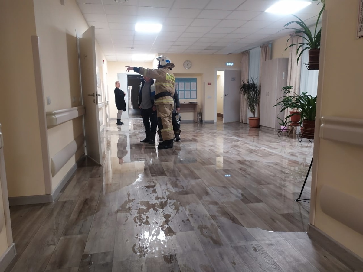    Коммунальная авария в соццентре Летнереченского. Фото: Паблик ОПС Беломорского округа/ВК