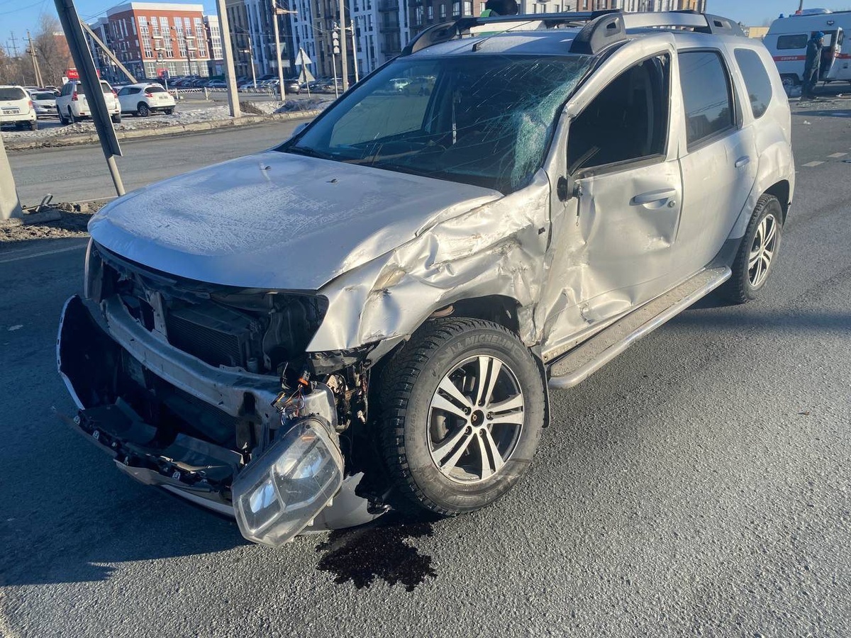    На Нежинском шоссе при столкновении «скорой» и «Рено» пострадали два человека Андрей Севостьянов