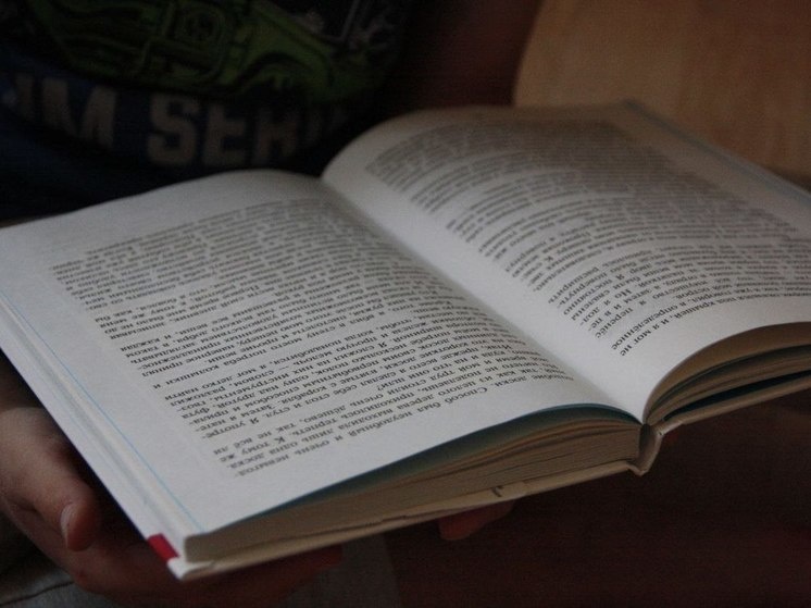     Эксперт Трубицына посоветовала избавиться от мата за счет общения с грамотными людьми и чтения книг. Фото: МК в Хакасии