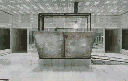    Кровь под кожей: 11 лучших фэшн-шоу Александра Маккуина (фото 31)