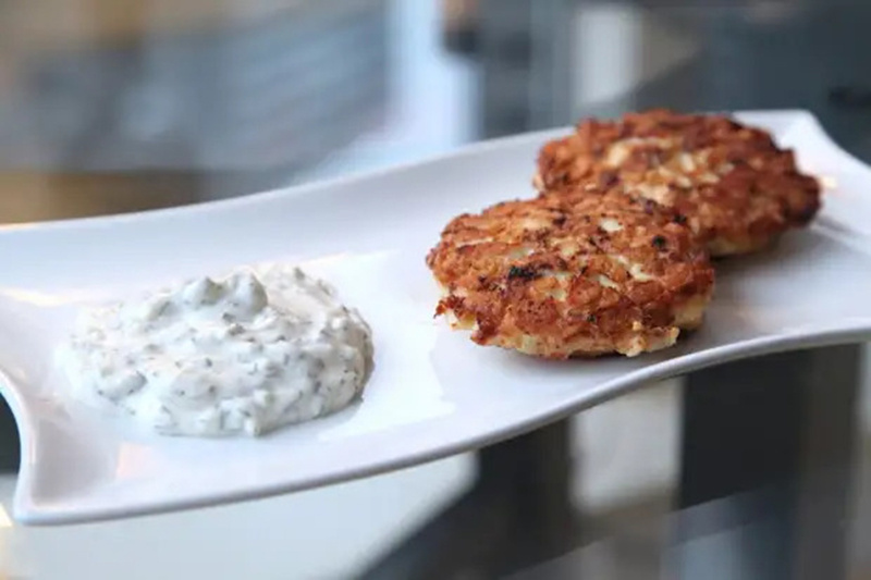 Рыбные котлеты с соусом